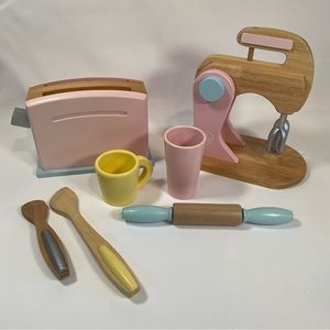 KidKraft Play Kitchen Wood Toy Blender Mixer Toaster Utensils with 2 cups.